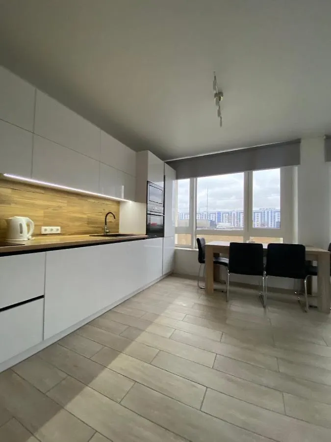 New 3 Rooms Apartment Near The Metro Station 키예프