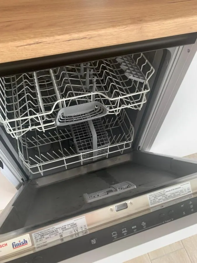 New 3 Rooms Apartment Near The Metro Station キエフ