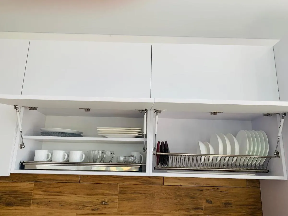 New 3 Rooms Apartment Near The Metro Station キエフ